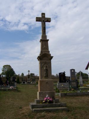 Crhov, kříž na hřbitově