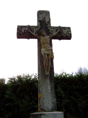 Kříž před Holubcovými