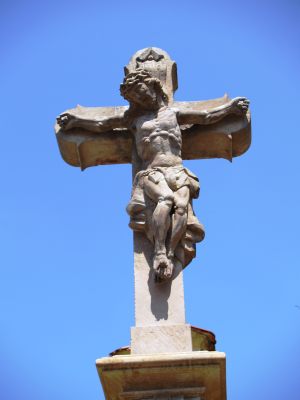Úsov, kříž u kostela